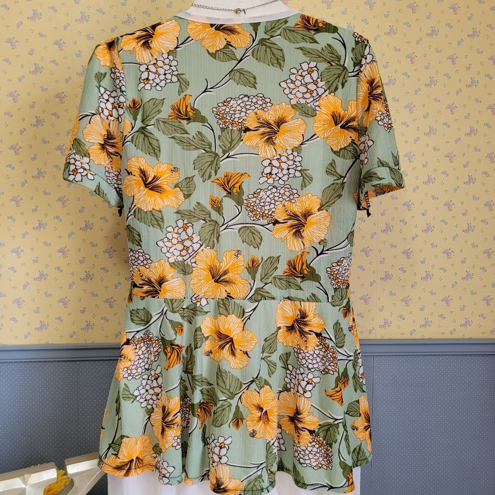 Floral Top - Picture 2 of 5
